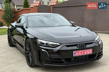 Купе Audi RS e-tron GT 2021 в 