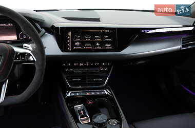 Купе Audi RS e-tron GT 2021 в 