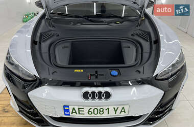 Купе Audi RS e-tron GT 2022 в 