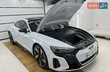 Купе Audi RS e-tron GT 2022 в 