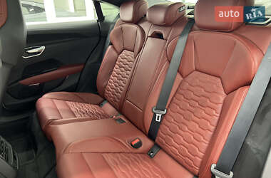Купе Audi RS e-tron GT 2022 в 