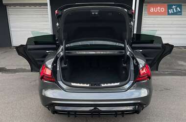 Купе Audi RS e-tron GT 2022 в 