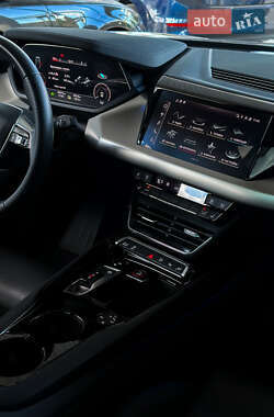 Купе Audi RS e-tron GT 2023 в 