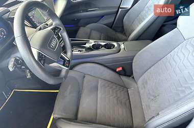Купе Audi RS e-tron GT 2023 в 