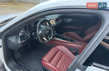 Купе Audi RS e-tron GT 2022 в 