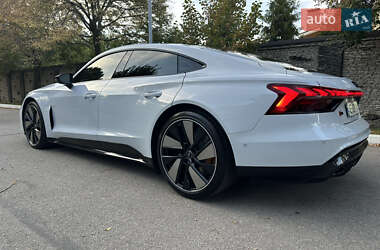 Купе Audi RS e-tron GT 2022 в 