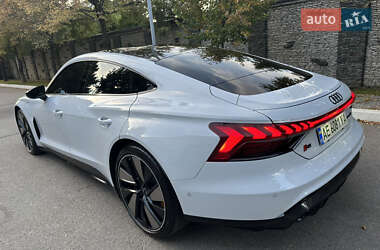 Купе Audi RS e-tron GT 2022 в 