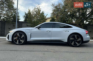 Купе Audi RS e-tron GT 2022 в 