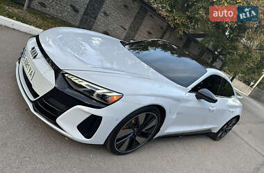 Купе Audi RS e-tron GT 2022 в 