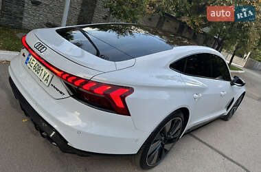 Купе Audi RS e-tron GT 2022 в 