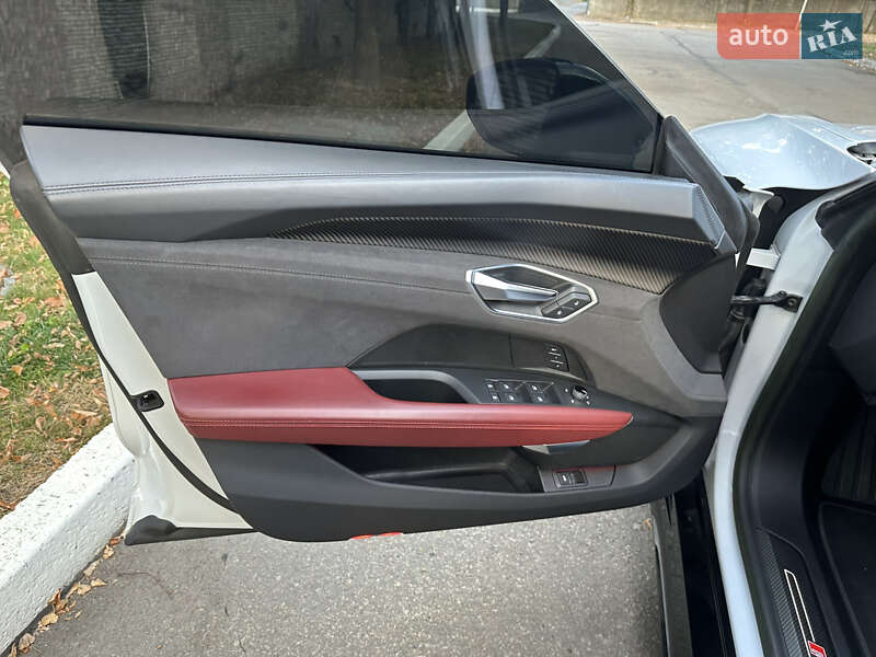 Купе Audi RS e-tron GT 2022 в Дніпрі