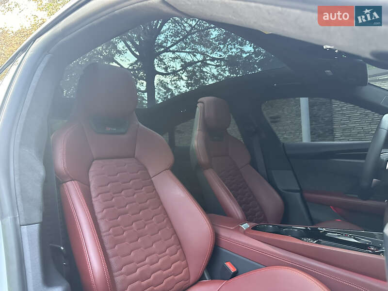 Купе Audi RS e-tron GT 2022 в Дніпрі