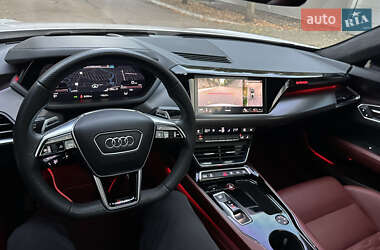 Купе Audi RS e-tron GT 2022 в 