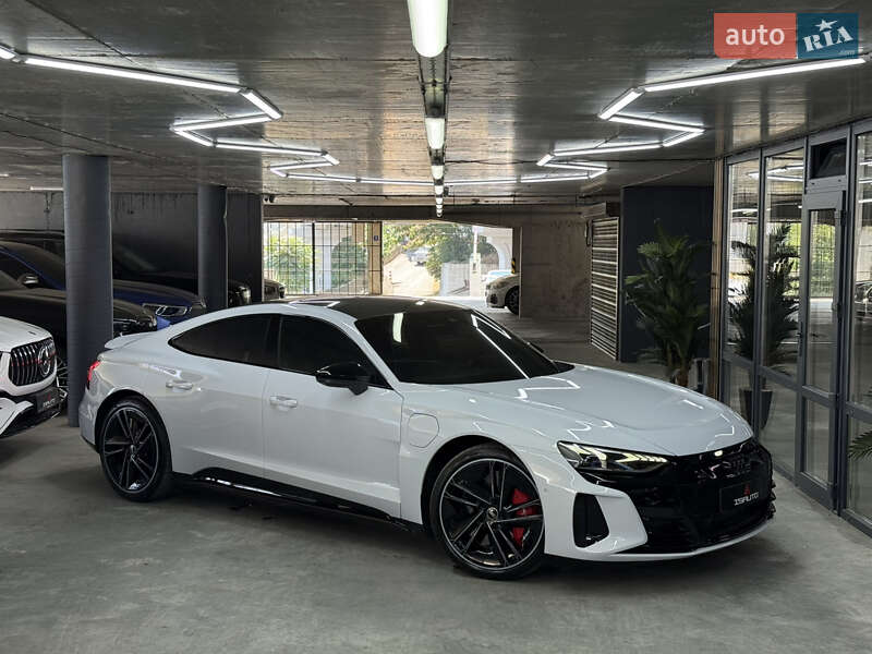 Купе Audi RS e-tron GT 2022 в 