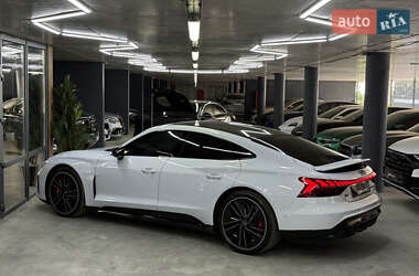 Купе Audi RS e-tron GT 2022 в 