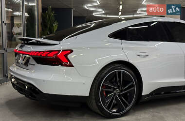 Купе Audi RS e-tron GT 2022 в 