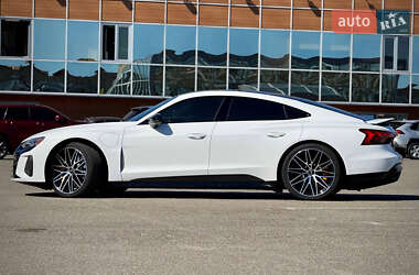 Купе Audi RS e-tron GT 2024 в 