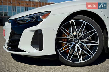 Купе Audi RS e-tron GT 2024 в 