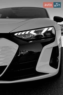 Купе Audi RS e-tron GT 2024 в 