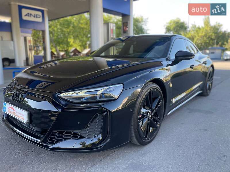 Купе Audi RS e-tron GT 2023 в 