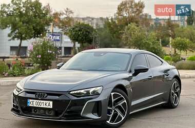 Купе Audi RS e-tron GT 2022 в 