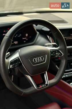 Купе Audi RS e-tron GT 2022 в 