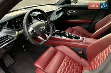 Купе Audi RS e-tron GT 2022 в 