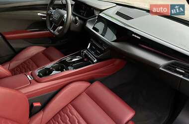 Купе Audi RS e-tron GT 2022 в 
