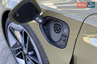 Купе Audi RS e-tron GT 2021 в 