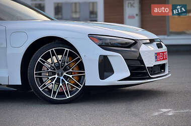 Купе Audi RS e-tron GT 2024 в 