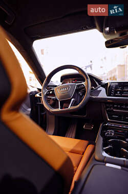 Купе Audi RS e-tron GT 2021 в 