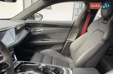 Купе Audi RS e-tron GT 2021 в 