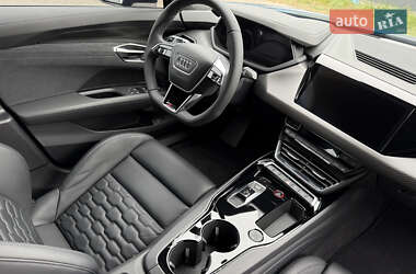 Купе Audi RS e-tron GT 2024 в 