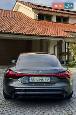 Купе Audi RS e-tron GT 2022 в 