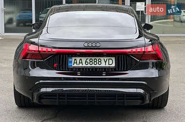 Купе Audi RS e-tron GT 2023 в 