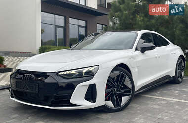 Купе Audi RS e-tron GT 2021 в 