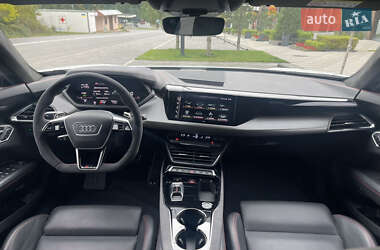 Купе Audi RS e-tron GT 2021 в 