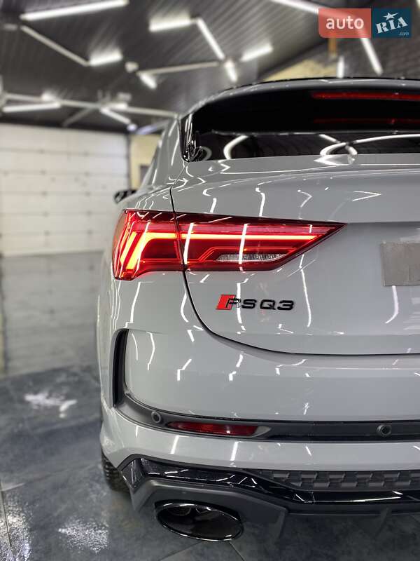 Внедорожник / Кроссовер Audi RS Q3 2021 в Киеве