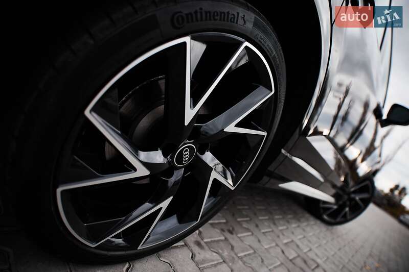 Позашляховик / Кросовер Audi RS Q3 2024 в Києві