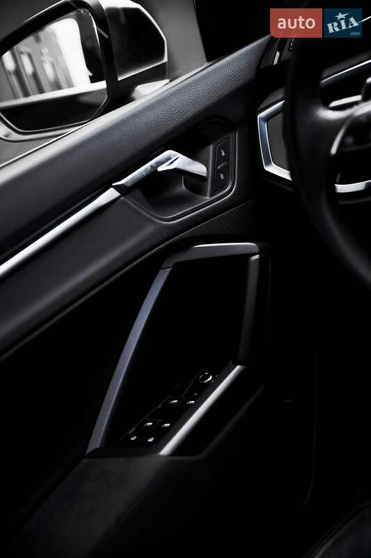 Позашляховик / Кросовер Audi RS Q3 2024 в Києві