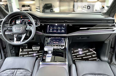 Внедорожник / Кроссовер Audi RS Q8 2022 в 