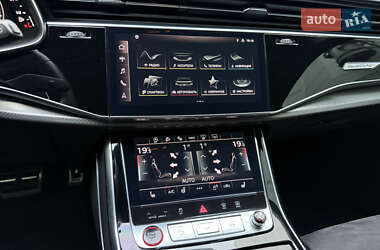 Позашляховик / Кросовер Audi RS Q8 2021 в 