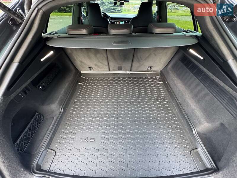 Внедорожник / Кроссовер Audi RS Q8 2021 в Киеве