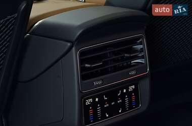 Внедорожник / Кроссовер Audi RS Q8 2025 в 