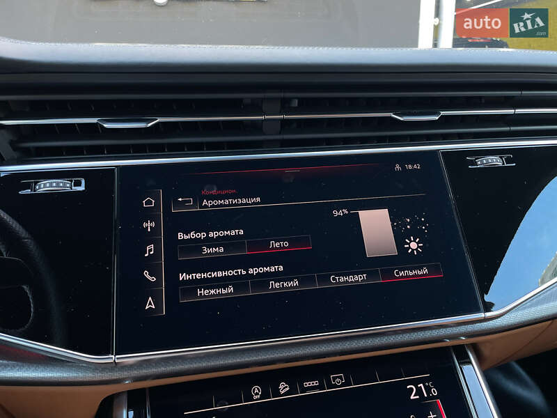 Внедорожник / Кроссовер Audi RS Q8 2020 в Киеве