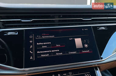 Внедорожник / Кроссовер Audi RS Q8 2020 в 