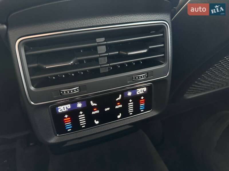 Внедорожник / Кроссовер Audi RS Q8 2021 в Львове