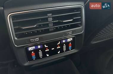 Внедорожник / Кроссовер Audi RS Q8 2021 в 