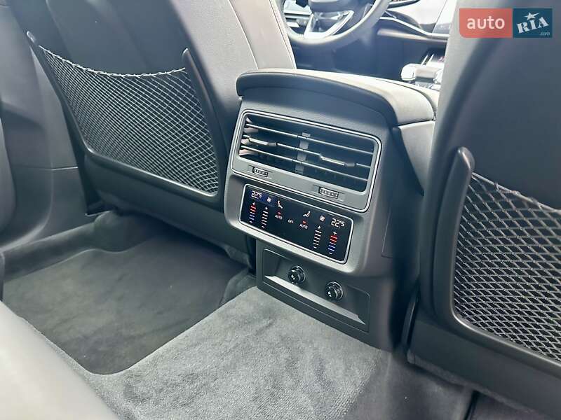 Внедорожник / Кроссовер Audi RS Q8 2025 в Киеве