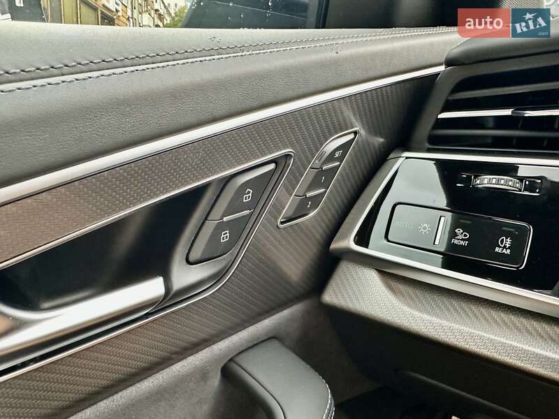 Внедорожник / Кроссовер Audi RS Q8 2025 в Киеве
